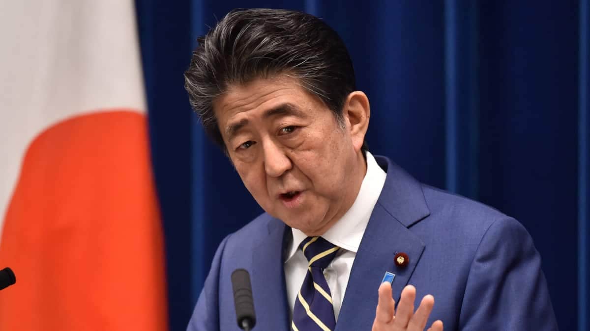 Disparan a ex primer ministro de Japón; hay un detenido