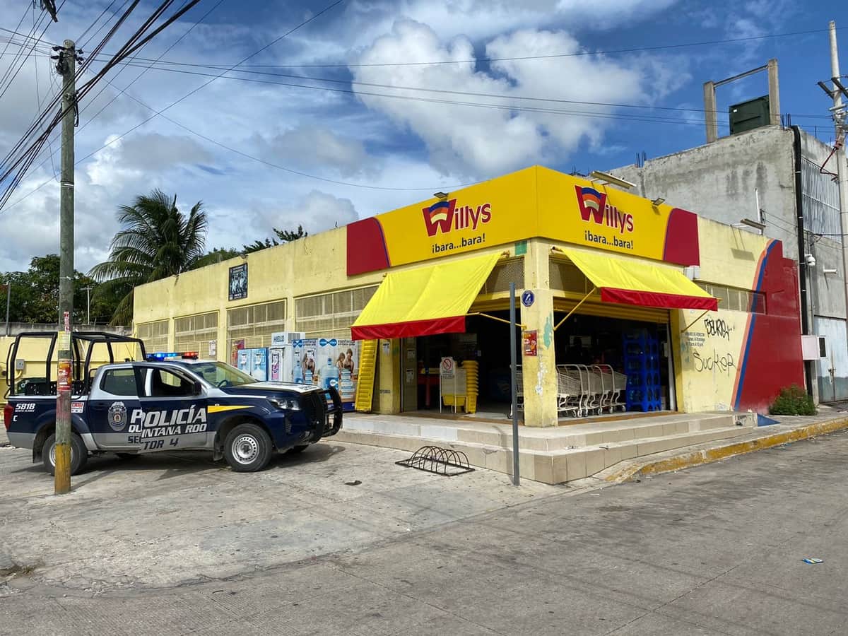 Asaltante golpea a cajera en un ‘Súper Willys’, en la Región 103 de Cancún