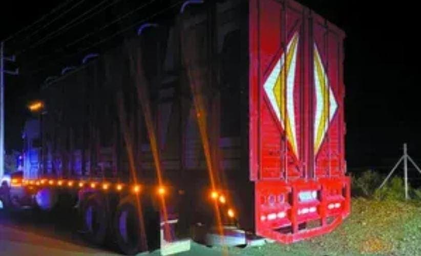 Rescatan a 110 migrantes hacinados en un camión en Nuevo León