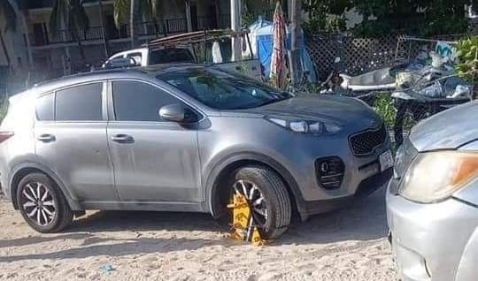 Denuncian a PlayaParq por inmovilizar vehículos en la playa