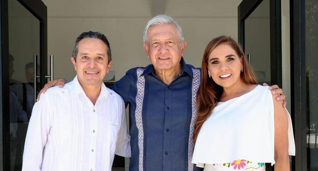 Visita AMLO Quintana Roo; se reúne con Carlos Joaquín y Mara Lezama