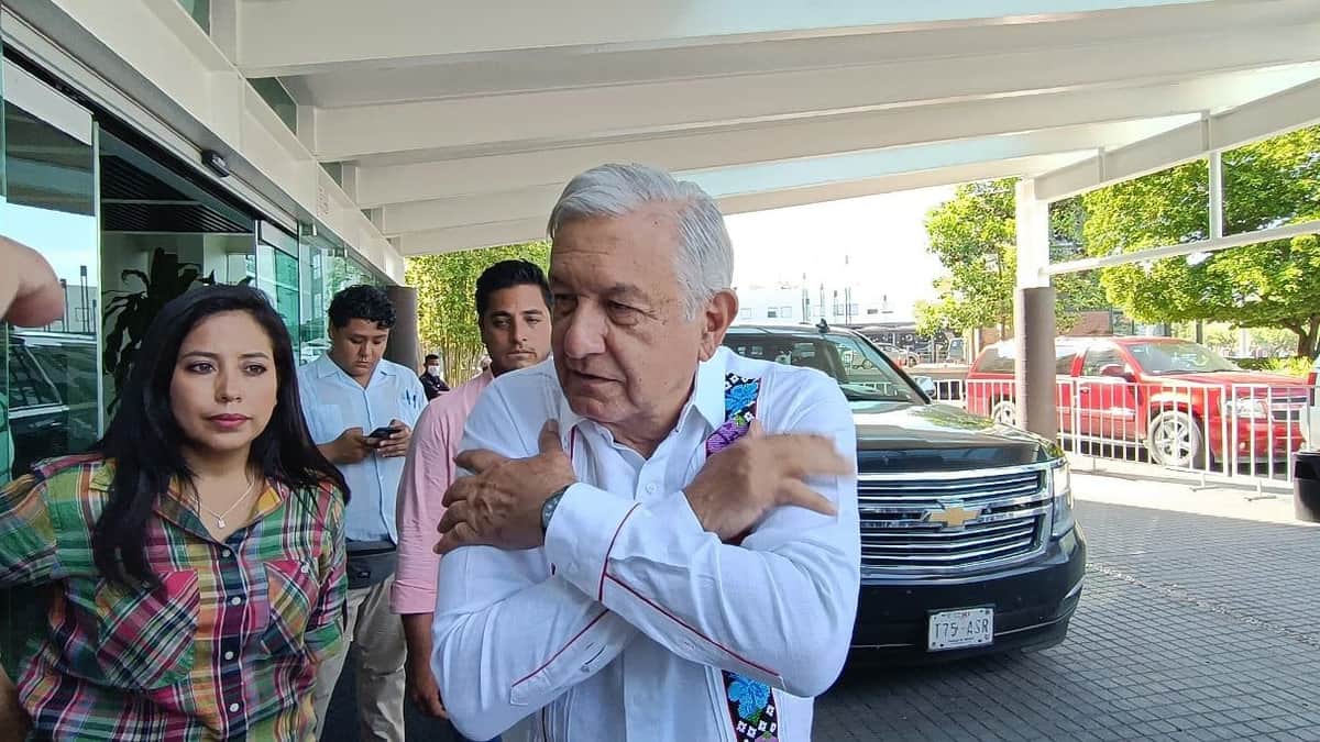 AMLO se despide de su tierra y agua, sigue su gira por el sureste