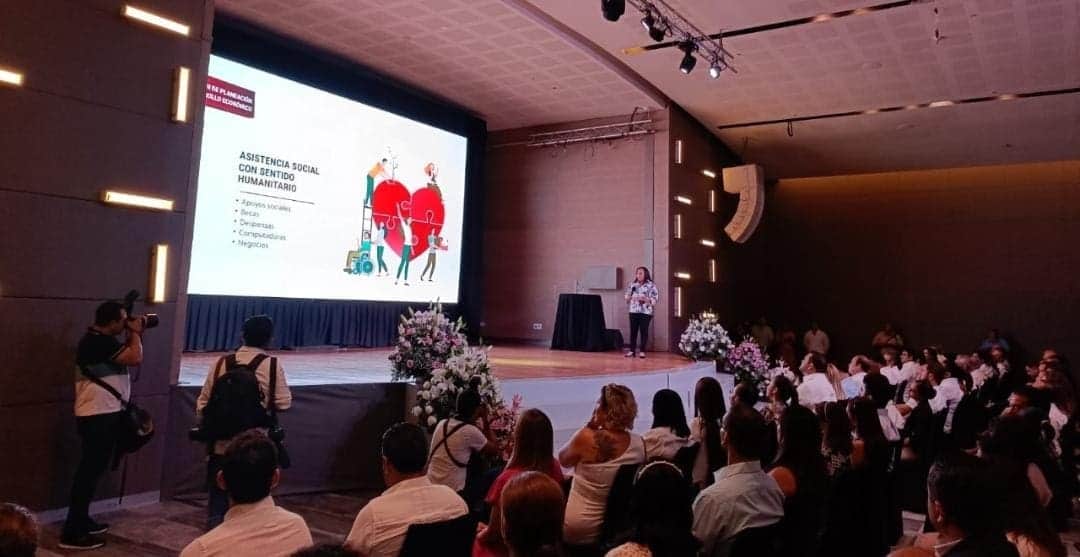 Con el respaldo de Yeidckol Polevnsky, brinda Cristina Torres su tercer informe de actividades legislativas