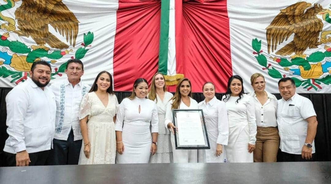 Respalda clase política a Mara Lezama durante entrega del bando solemne