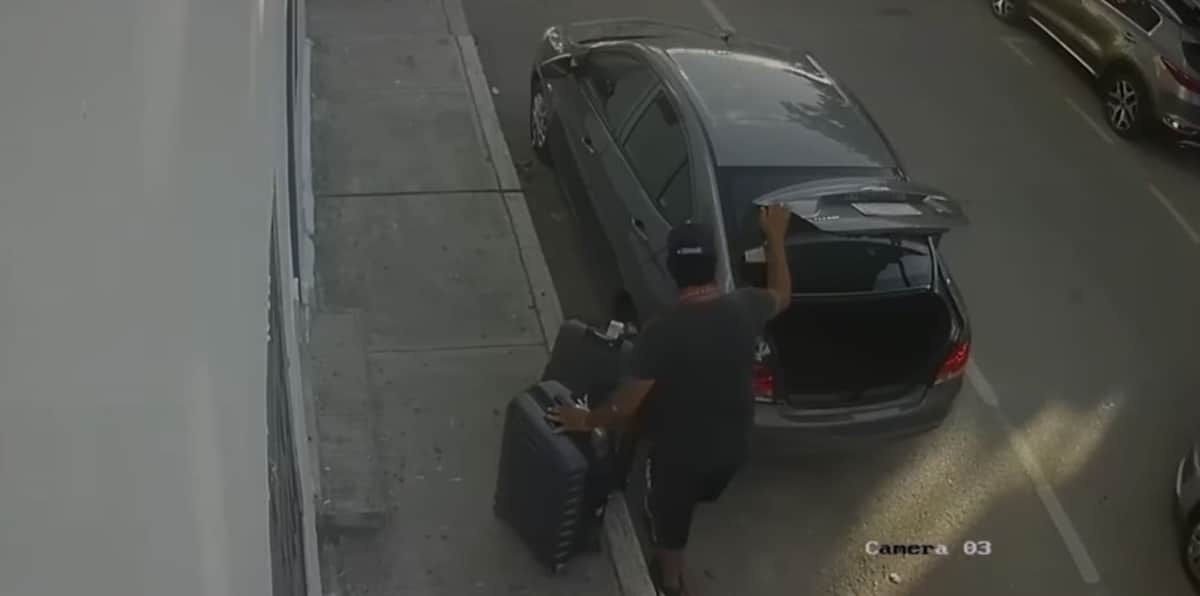 VIDEO: Abre vehículo rentado y roba maletas de turistas en Playa del Carmen