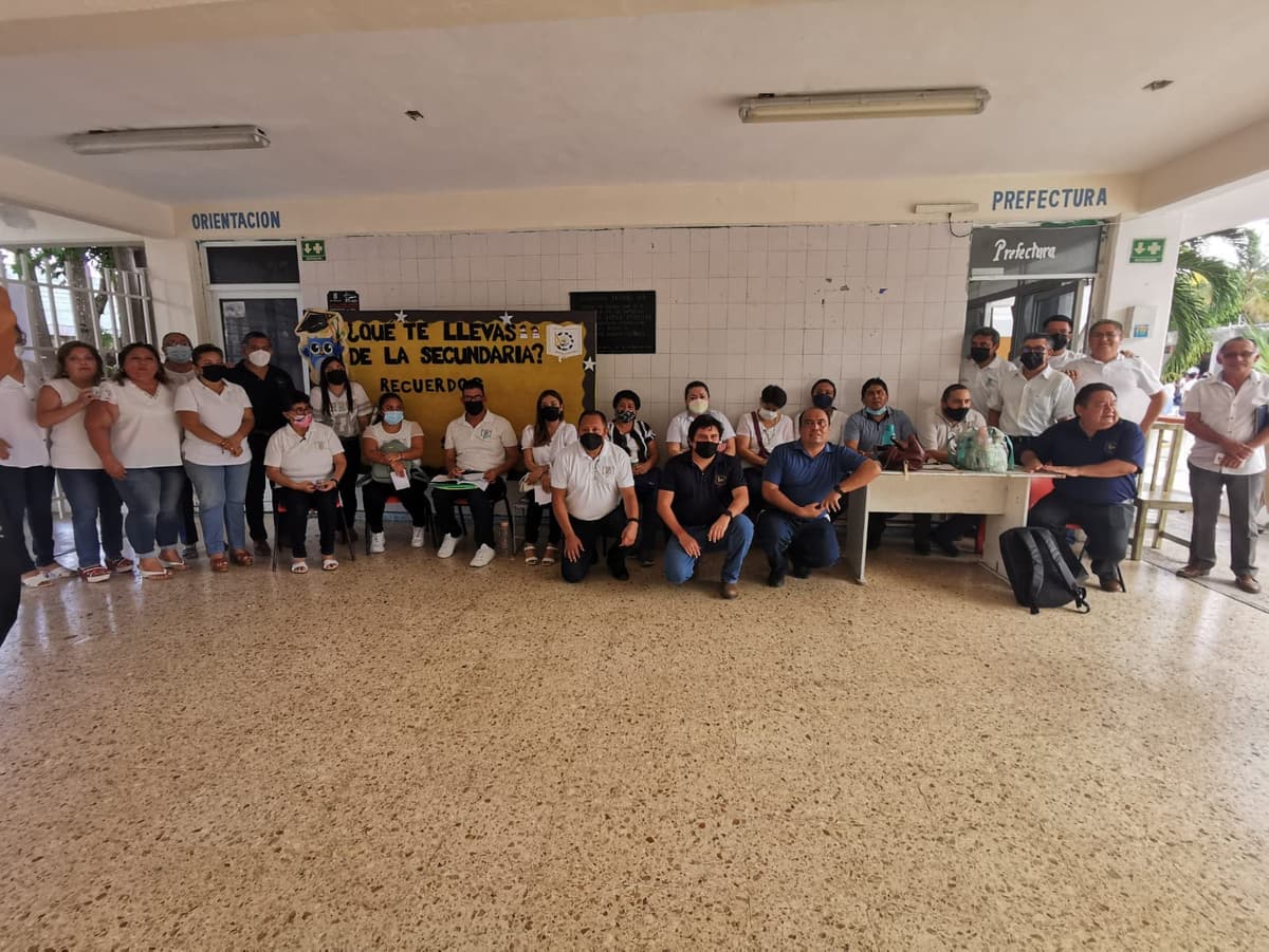 Paro de brazos cruzados en escuela de Cancún por presunto conflicto sindical