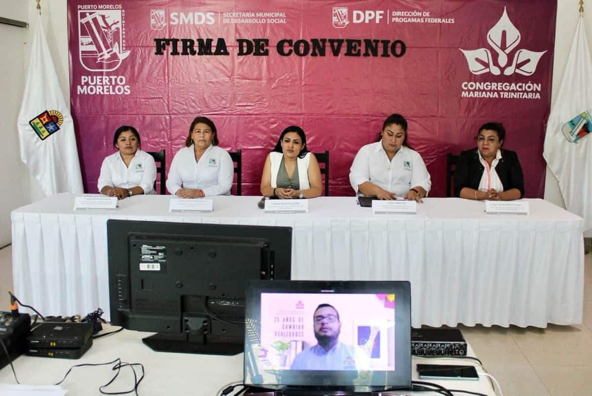 Firma Blanca Merari convenio con la congregación Mariana Trinitaria a favor de portomorelenses
