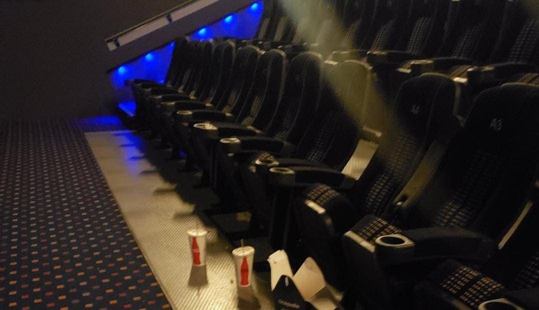 Denuncian que sujeto se masturbaba durante función infantil en Cinépolis