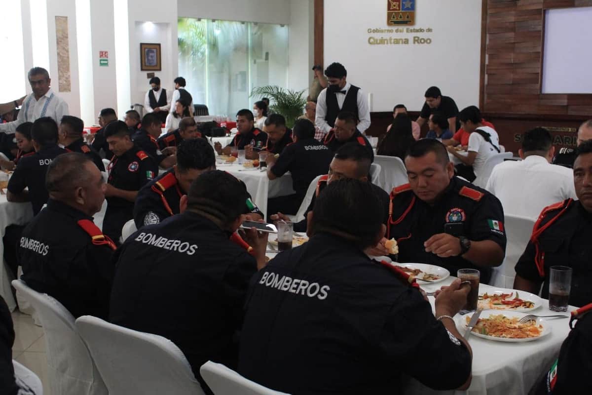 Celebra gobierno municipal al Cuerpo de Bomberos