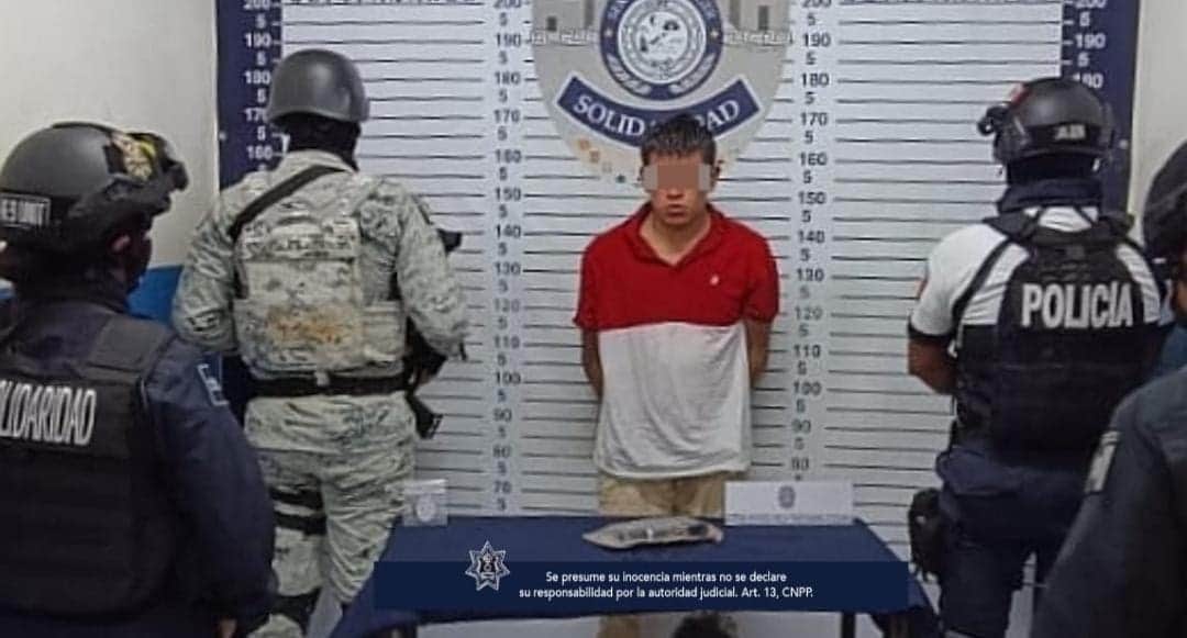 Policías evitan riña y detienen a un sujeto armado en Playa del Carmen