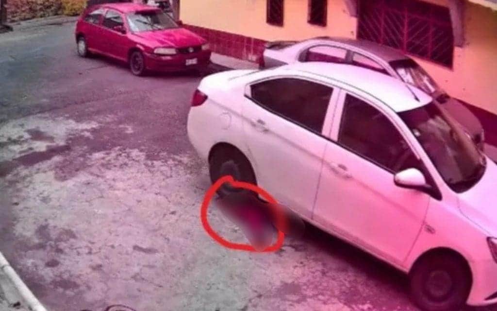 VIDEO: Niño es aplastado por un auto en la CDMX