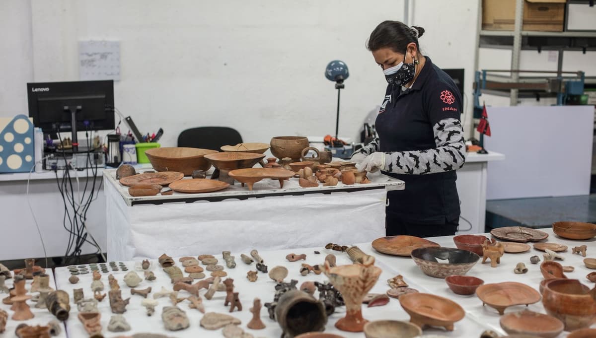 Familia española entrega a México más de 2 mil piezas prehispánicas