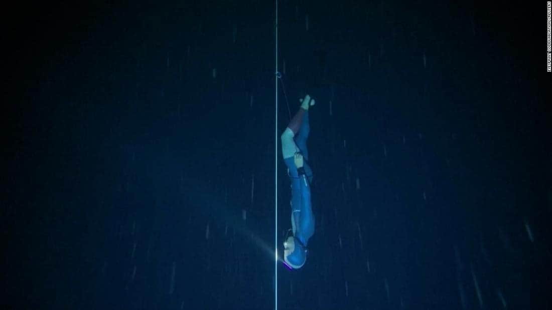 Video: Buzo rompió un récord mundial tras sumergirse a 120 metros de profundidad