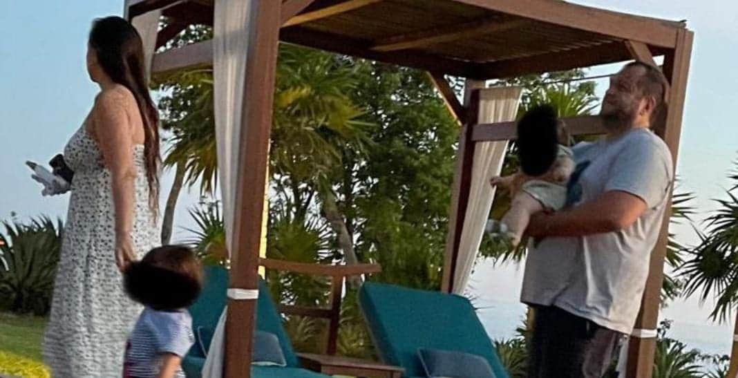 Causa polémica foto de José Ramón López Beltrán y su familia en hotel de lujo