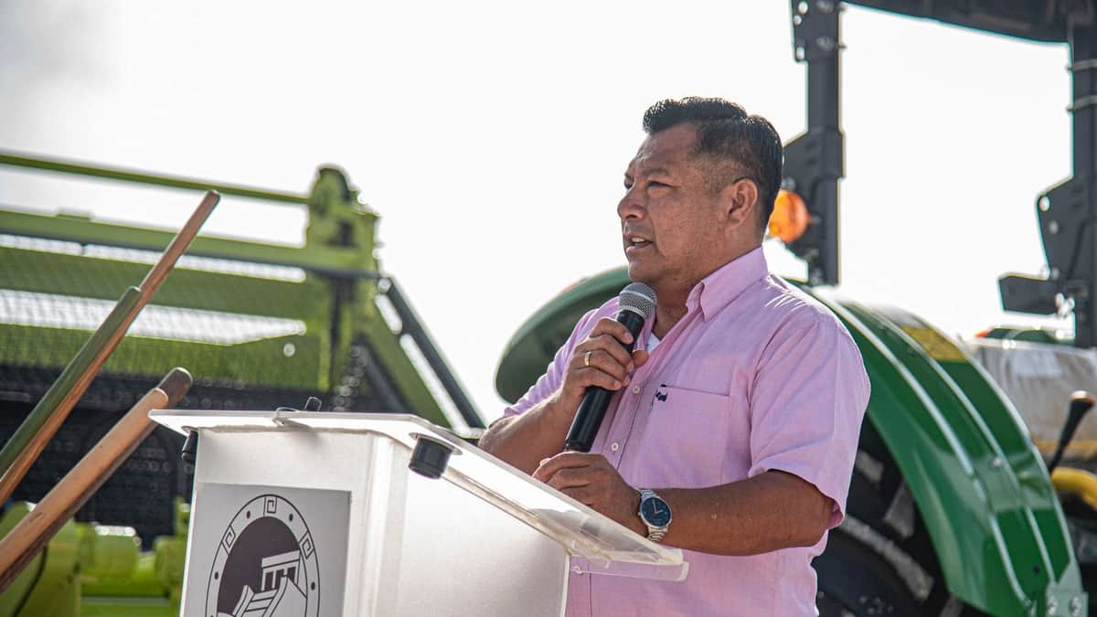 Entrega Marciano Dzul nueva maquinaria y equipo para limpieza de playas de Tulum