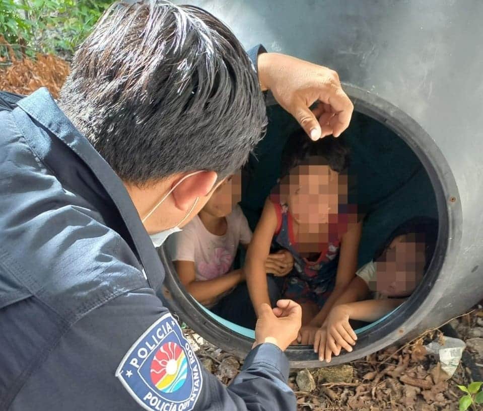 Resguardan policías a tres hermanitos abandonados en Cancún