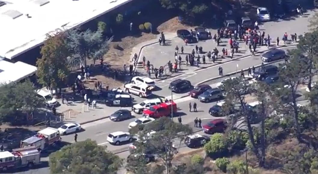 Tiroteo en escuela de East Oakland, California; hay múltiples heridos