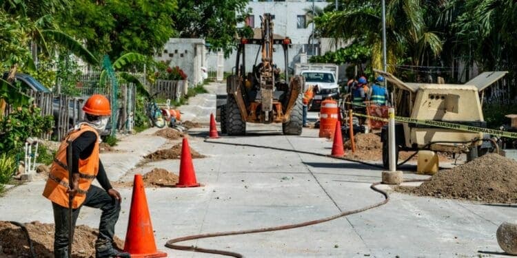 Aguakan invierte más de 8 mdp en la renovación de red de agua potable del fraccionamiento Playa del Sol en Solidaridad