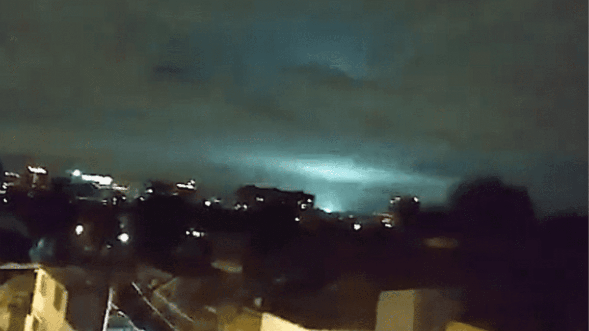 VIDEO: Captan misteriosas luces en el cielo de la CDMX antes del sismo