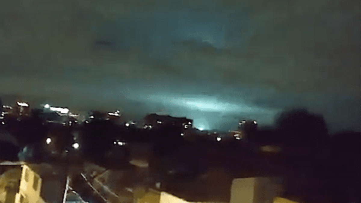 VIDEO: Captan misteriosas luces en el cielo de la CDMX antes del sismo