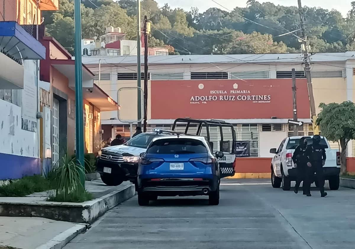 VIDEO: Ejecutan a balazos a maestra en escuela primaria de Xalapa, hieren a un niño