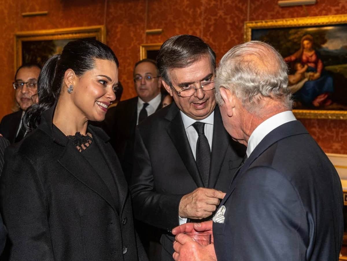 Marcelo Ebrard aprovechó el funeral de Isabel II para invitar al rey Carlos III a México