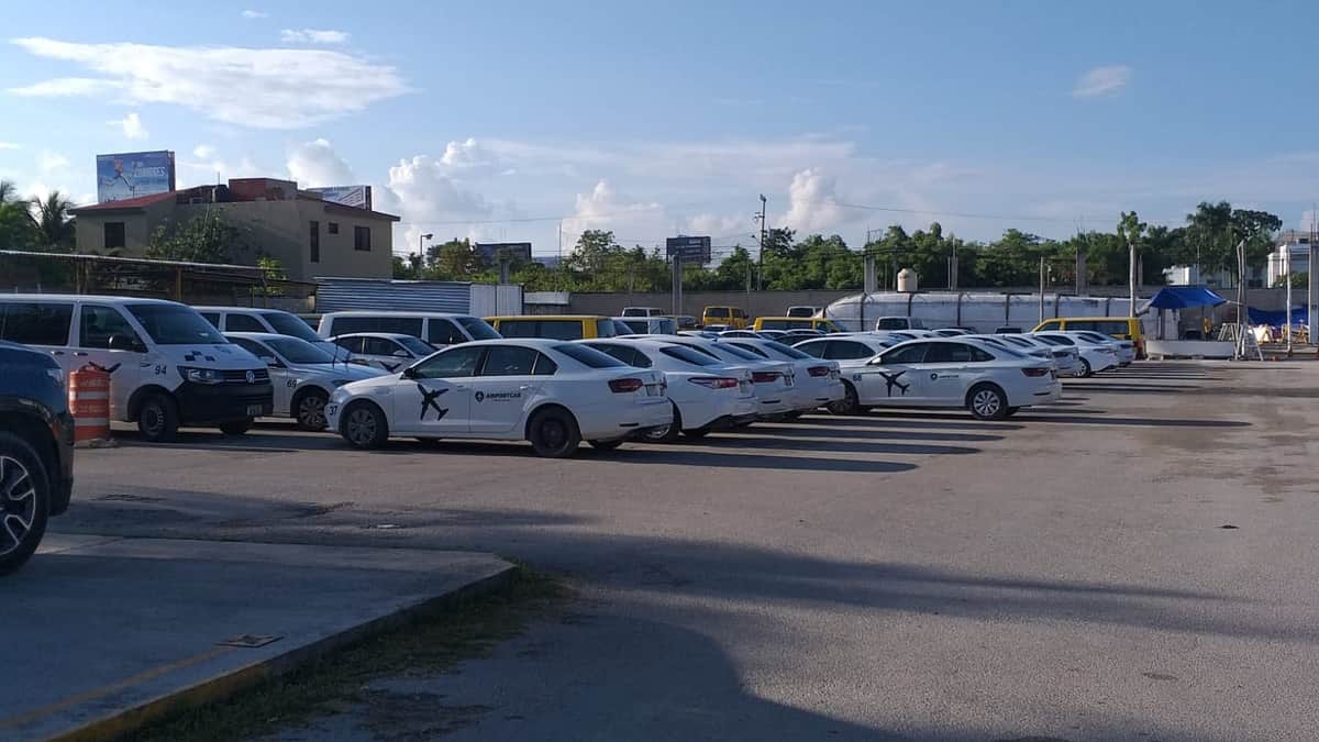 Inician paro laboral en 'Airport Cab' Cancún, para exigir pago de comisiones y cese a malos tratos