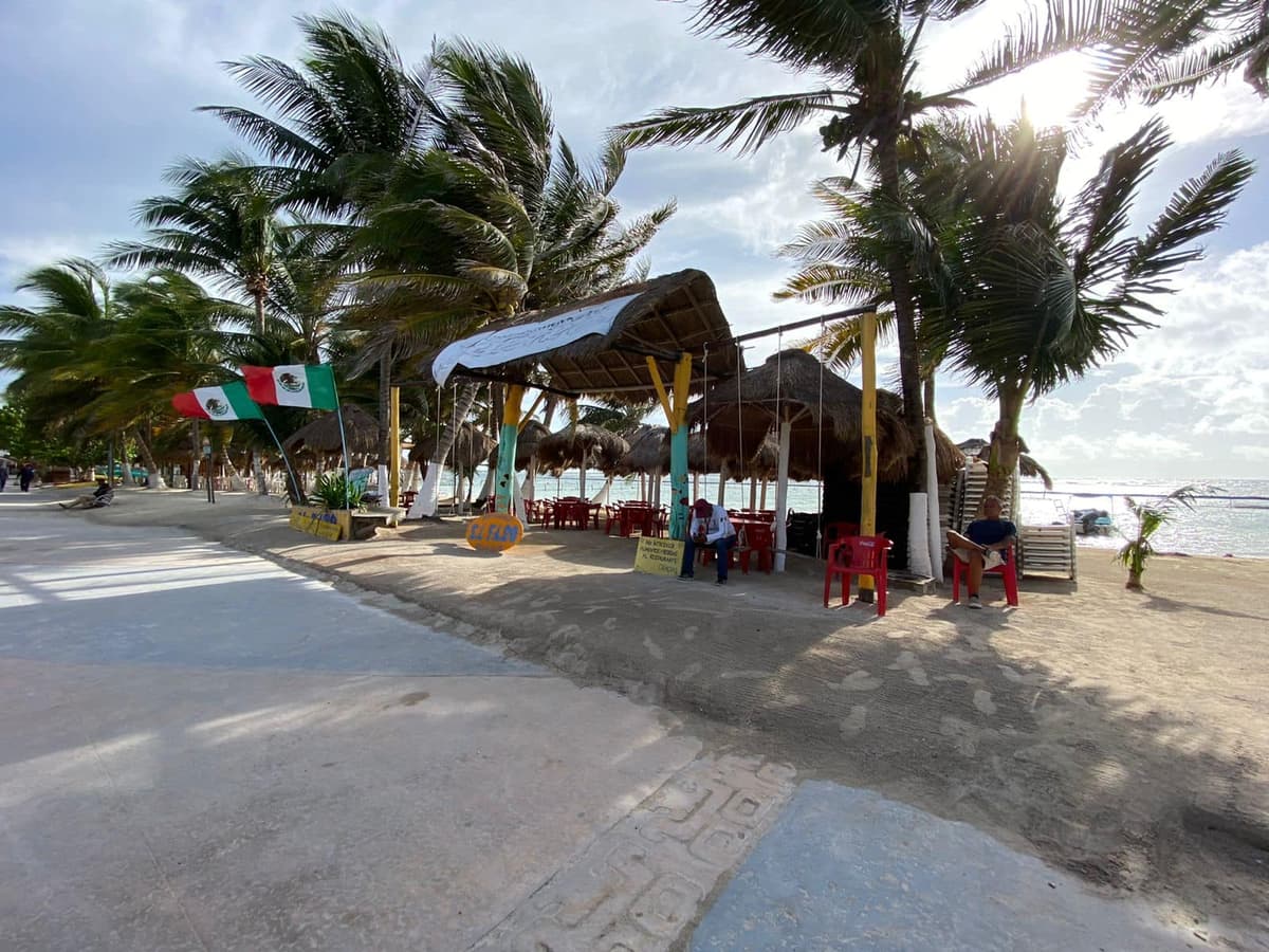 PROFECO va por restaurantes abusivos en Mahahual que incluyen el 15% de propina