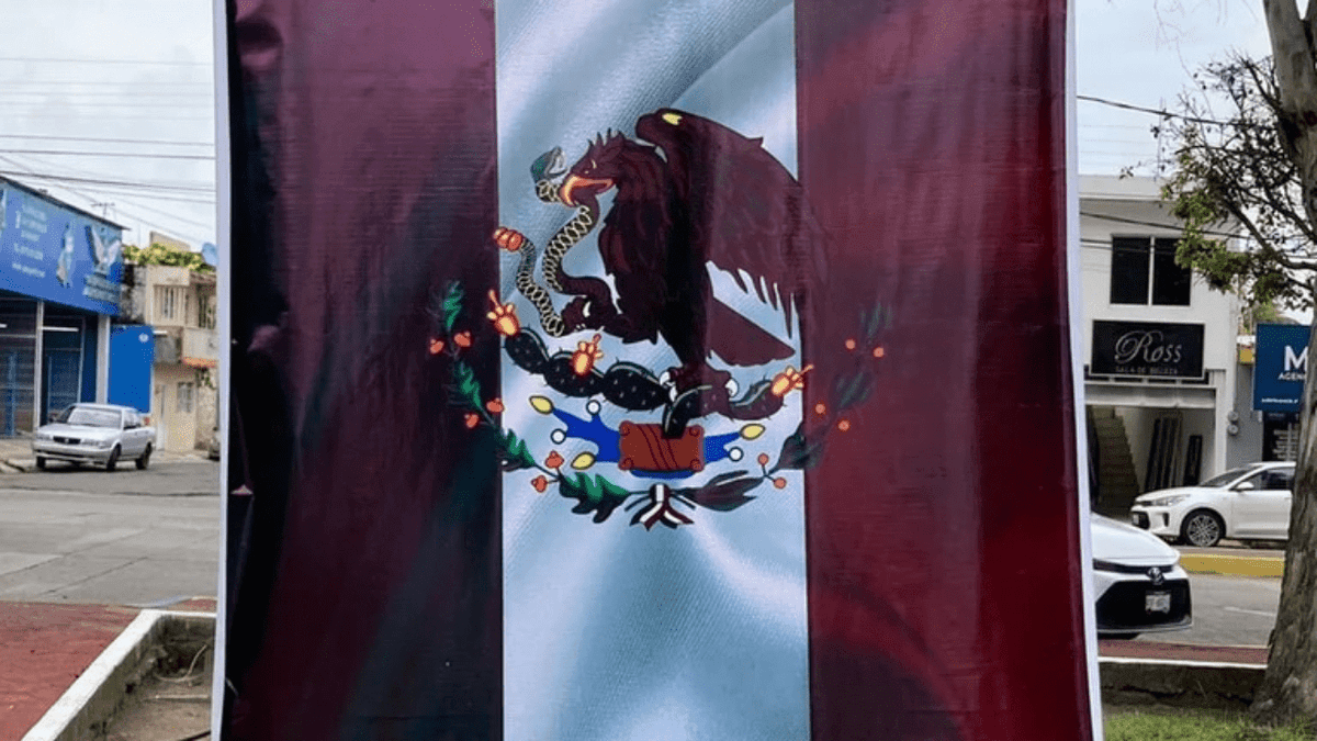 Renuncia funcionario de Nayarit acusado de alterar bandera para ponerle colores de Morena