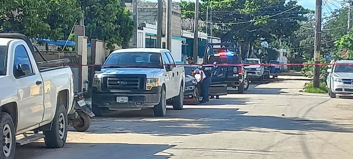 Ejecutan a un hombre al interior de un auto de lujo en Tulum
