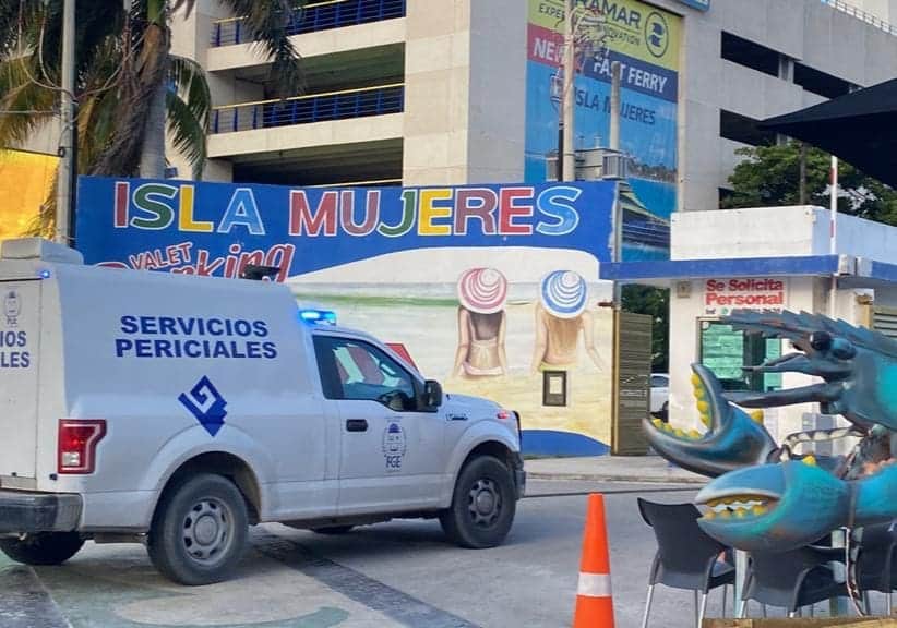Hallan cuerpo flotando en la terminal de Ultramar en Puerto Juárez