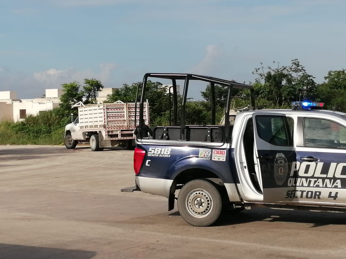 Balean a conductor tras chocar con Tsuru y muere en el Hospital General de Cancún