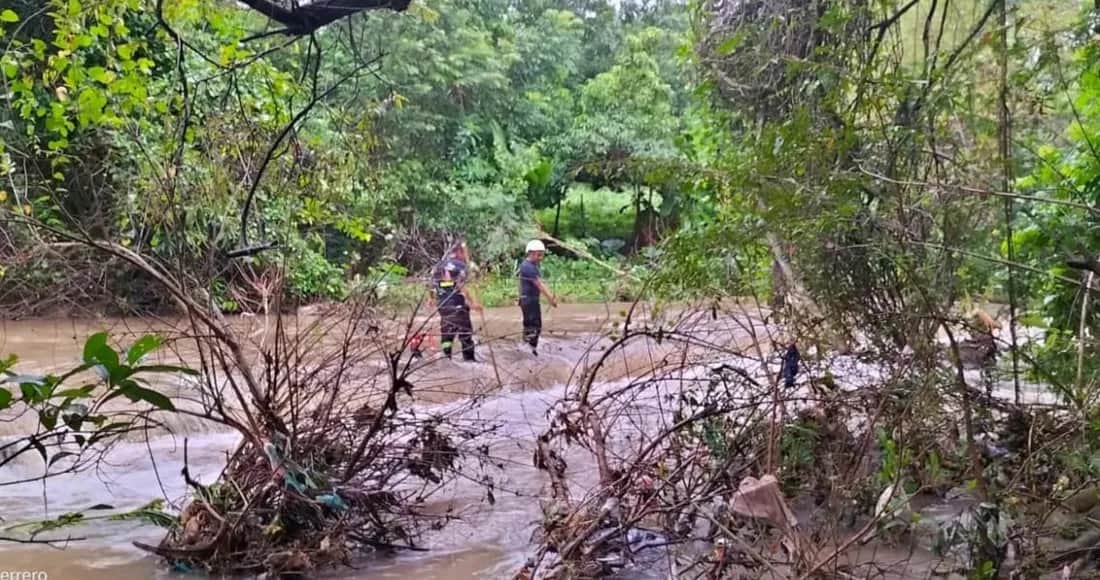 Intensas lluvias causan la muerte de dos personas en Guerrero; su camioneta fue arrastrada