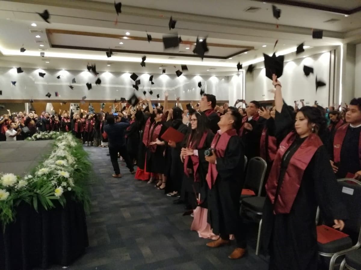 Festeja gobierno de BJ a profesionista graduados comprometidos con Cancún