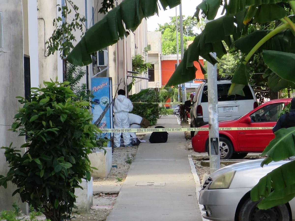 Arrojan una nevera con un cadáver en el fraccionamiento Paraíso Maya de Cancún