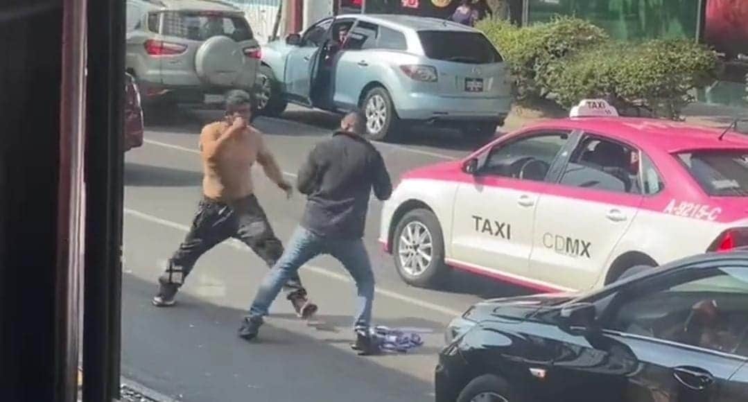 Video: Taxista y limpiaparabrisas se agarran a golpes en calles de la Cdmx
