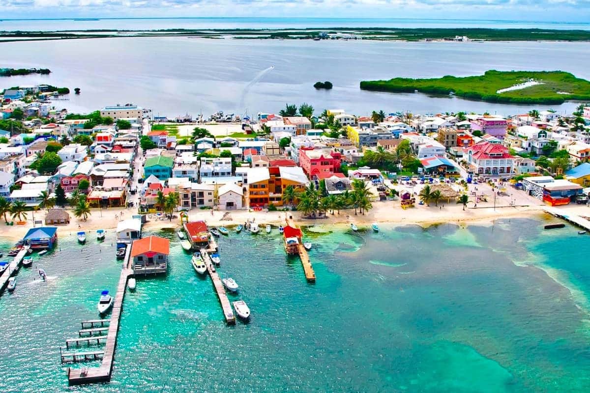 Chetumaleños podrán entrar a Belice sin pasaporte con la "Tarjeta de visitante regional"