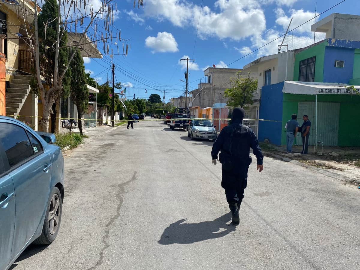 Balean fachada de domicilio en la Supermanzana 517 de Cancún
