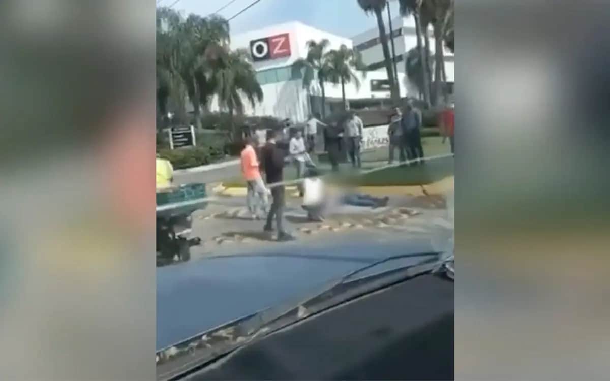VIDEO: Asaltante muere frente a Puerta de Hierro en Zapopan