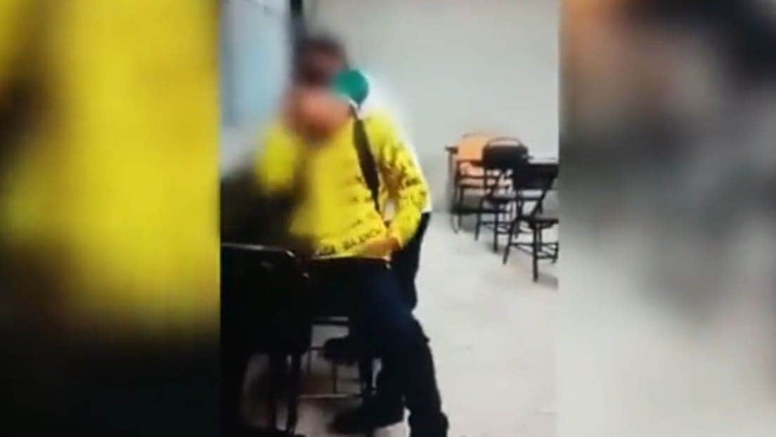 Video: Un estudiante mexicano ataca a un compañero aplicándole una llave en la escuela