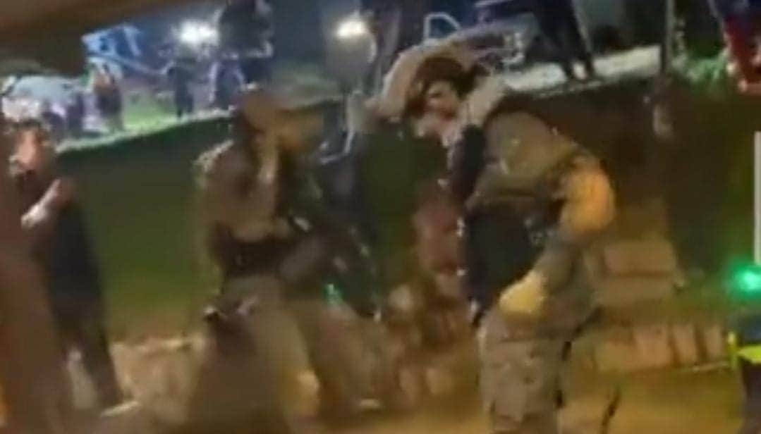 Video: Presuntos marinos bailan en aparente fiesta del Cártel de Sinaloa