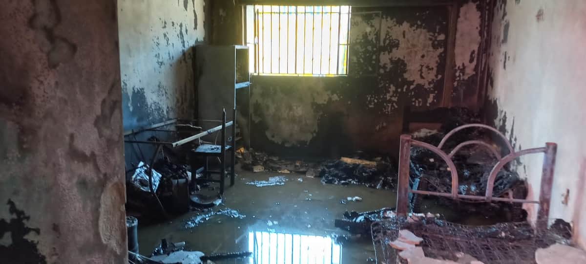 Aparente corto circuito provoca incendio en cuartería de la colonia Colosio de Playa del Carmen