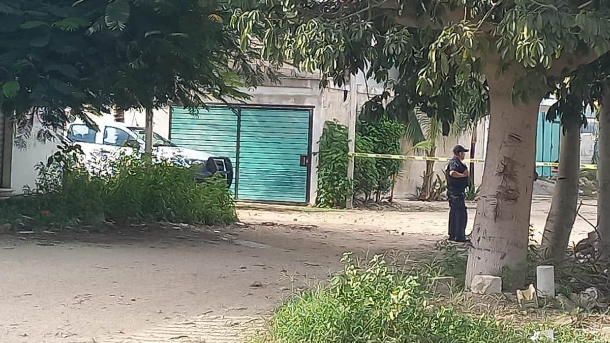 Hallan el cuerpo de un hombre asesinado a puñaladas en la colonia In House de Playa del Carmen