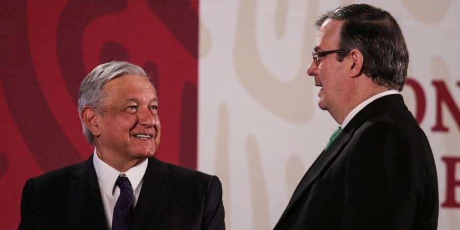 Escritora de “El Rey del Cash” acusa a Ebrard de entregar maletas con dinero a AMLO