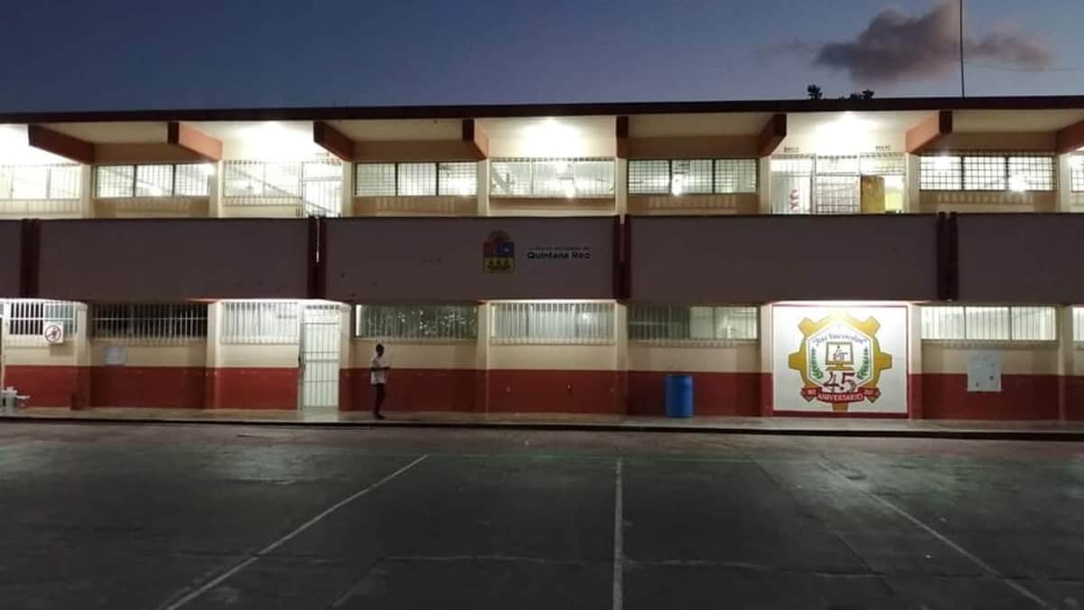 Alistan simulacros de balaceras en secundaria de Cozumel