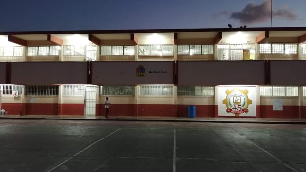 Alistan simulacros de balaceras en secundaria de Cozumel