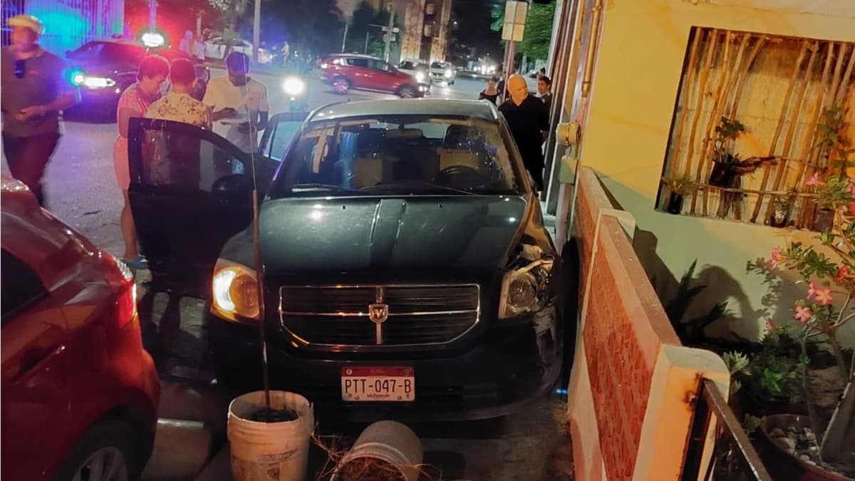 Automovilista ebrio choca con una familia cubana en Playa del Carmen