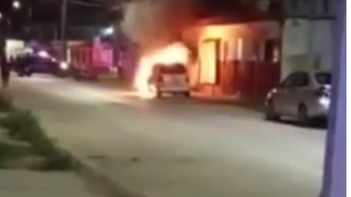 Ataque a periódico en Cozumel; Arrojan molotov contra automóvil