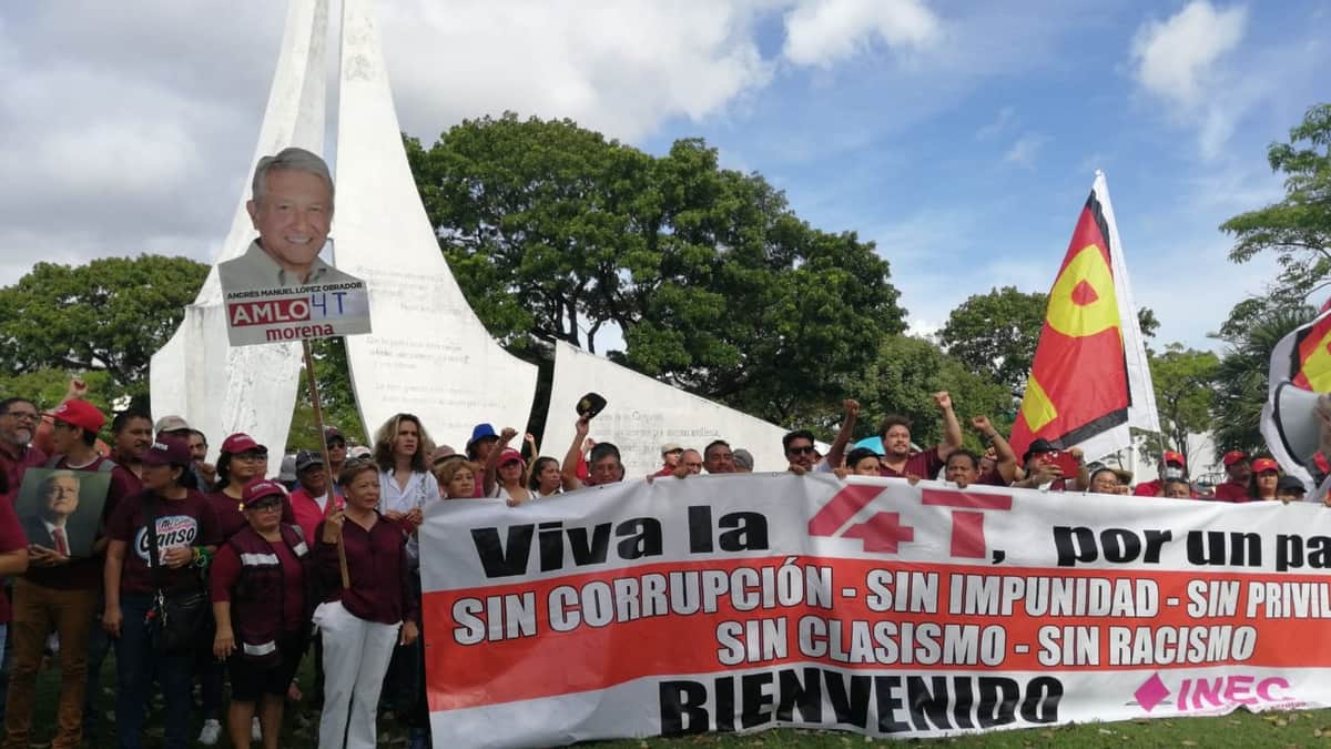 Video: Marchan militantes y simpatizantes de la 4T en Cancún en apoyo a AMLO