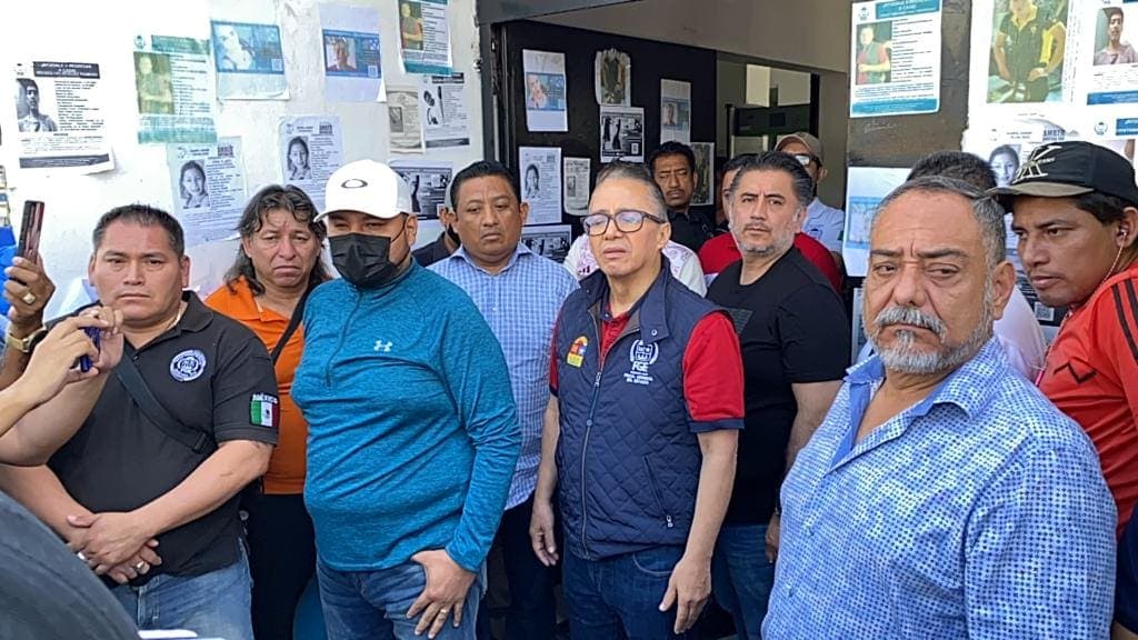 Se manifiestan mototaxistas en la Fiscalía de Cancún ante ola de ejecuciones de transportistas